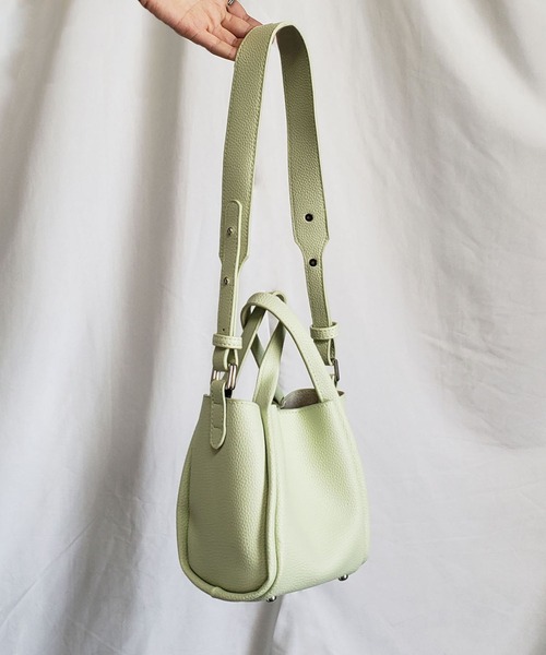 me+em select（ミームセレクト）の「【 6色展開 ／ ３WAY 】フェイクレザースクエアバケツバッグ（ ポーチ／ショルダーストラップ付属 ）（ハンドバッグ・レディース・ホワイト/ブラック/ベージュ/パープル/ブラウン/グリーン・FREE）」の5枚目の写真