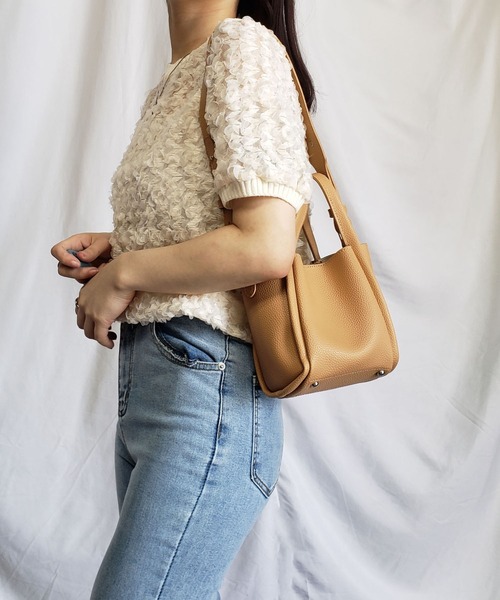 me+em select（ミームセレクト）の「【 6色展開 ／ ３WAY 】フェイクレザースクエアバケツバッグ（ ポーチ／ショルダーストラップ付属 ）（ハンドバッグ・レディース・ホワイト/ブラック/ベージュ/パープル/ブラウン/グリーン・FREE）」の15枚目の写真