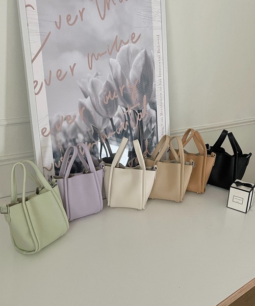 me+em select（ミームセレクト）の「【 6色展開 ／ ３WAY 】フェイクレザースクエアバケツバッグ（ ポーチ／ショルダーストラップ付属 ）（ハンドバッグ・レディース・ホワイト/ブラック/ベージュ/パープル/ブラウン/グリーン・FREE）」の11枚目の写真