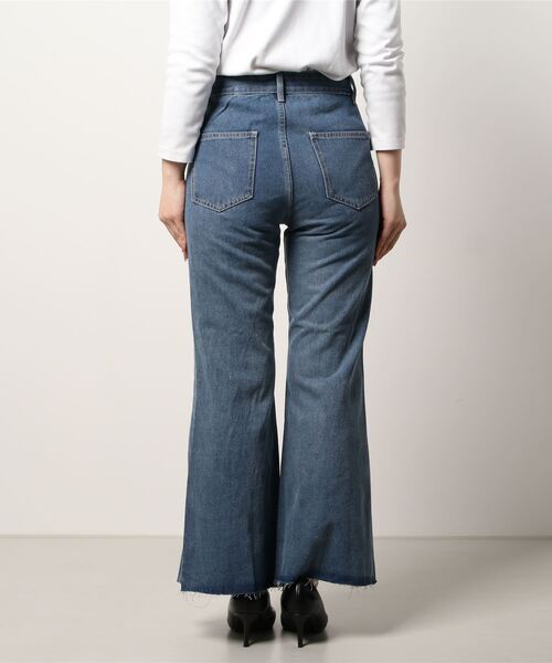 SPINNS（スピンズ）の「ボックスプリーツ デニムフレアパンツ（デニムパンツ・レディース・ブルー/ライトブルー・ONESIZE）」の3枚目の写真