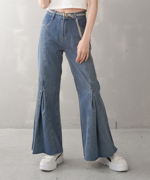 SPINNS（スピンズ）の「ボックスプリーツ デニムフレアパンツ（デニムパンツ・レディース・ブルー/ライトブルー・ONESIZE）」の2枚目の写真