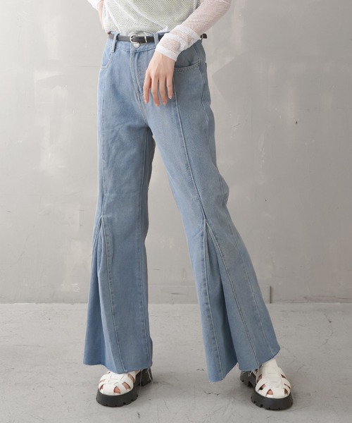 SPINNS（スピンズ）の「ボックスプリーツ デニムフレアパンツ（デニムパンツ・レディース・ブルー/ライトブルー・ONESIZE）」の7枚目の写真