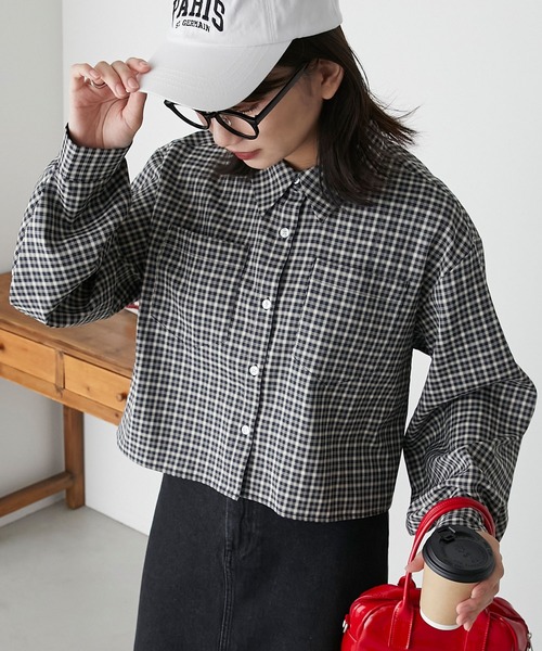 BONLECILL(ボンルシール)の「ボリュームスリーブクロップドシャツ(シャツ/ブラウス・レディース・オフホワイト/ブルー/ネイビー系/ブルー系/レッド系/グリーン系/ネイビー系2/ベージュ系/ワイン系/ブラック系/ブルー系2/ブルー系3/ブルー系1・FREE)」の7枚目の写真