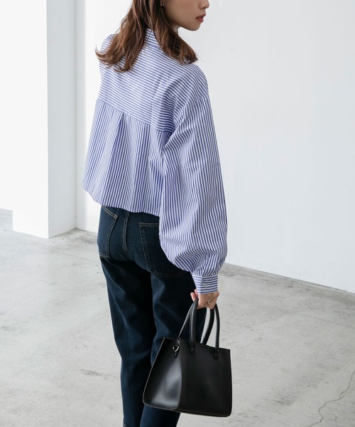 BONLECILL(ボンルシール)の「ボリュームスリーブクロップドシャツ(シャツ/ブラウス・レディース・オフホワイト/ブルー/ネイビー系/ブルー系/レッド系/グリーン系/ネイビー系2/ベージュ系/ワイン系/ブラック系/ブルー系2/ブルー系3/ブルー系1・FREE)」の16枚目の写真