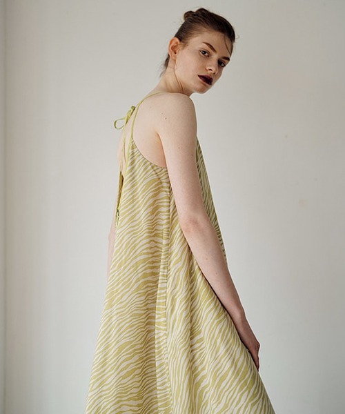 MECRE(メクル)の「ゼブラプリントキャミワンピース(ワンピース・レディース・ブラック/グリーン・S/M)」の8枚目の写真