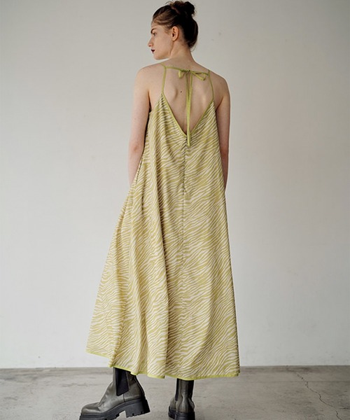 MECRE(メクル)の「ゼブラプリントキャミワンピース(ワンピース・レディース・ブラック/グリーン・S/M)」の10枚目の写真