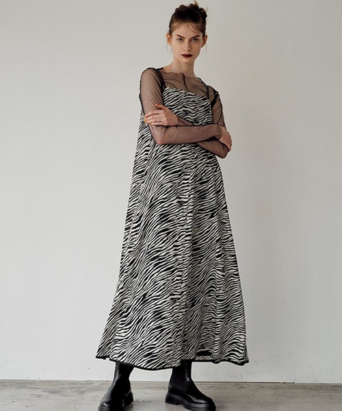 MECRE(メクル)の「ゼブラプリントキャミワンピース(ワンピース・レディース・ブラック/グリーン・S/M)」の6枚目の写真