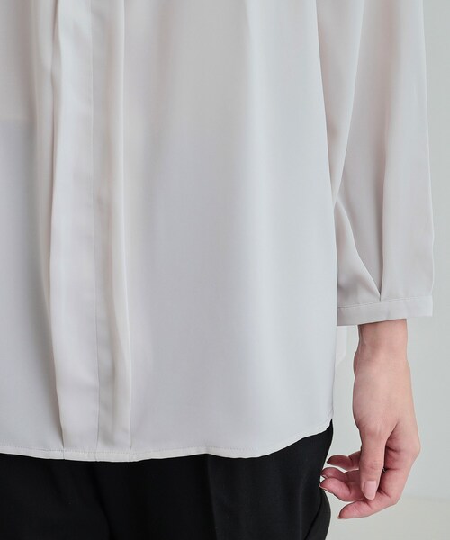 SHOO・LA・RUE（シューラルー）の「◆【S-3L】バンドカラー風タックブラウス（シャツ/ブラウス・レディース・ホワイト系5/ブラック系2/グレー系7・01/05/02/03/04）」の8枚目の写真