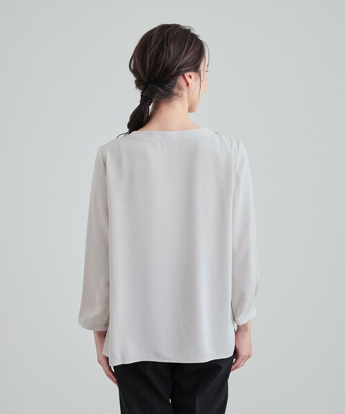 SHOO・LA・RUE（シューラルー）の「◆【S-3L】バンドカラー風タックブラウス（シャツ/ブラウス・レディース・ホワイト系5/ブラック系2/グレー系7・01/05/02/03/04）」の22枚目の写真