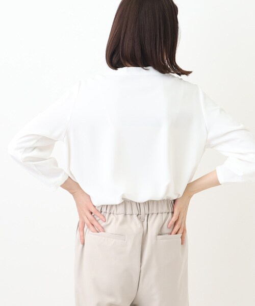 SHOO・LA・RUE（シューラルー）の「◆【S-3L】バンドカラー風タックブラウス（シャツ/ブラウス・レディース・ホワイト系5/ブラック系2/グレー系7・01/05/02/03/04）」の19枚目の写真