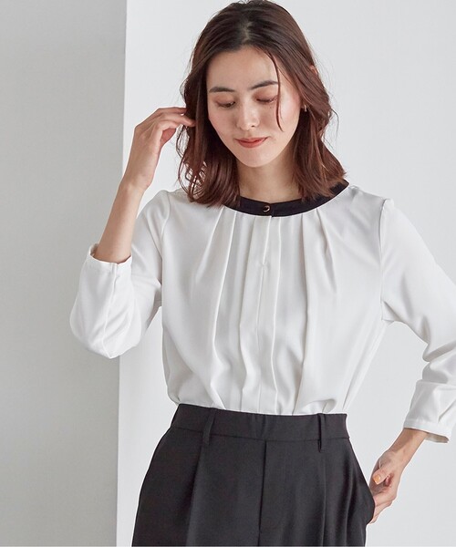 SHOO・LA・RUE（シューラルー）の「◆【S-3L】バンドカラー風タックブラウス（シャツ/ブラウス・レディース・ホワイト系5/ブラック系2/グレー系7・01/05/02/03/04）」の2枚目の写真