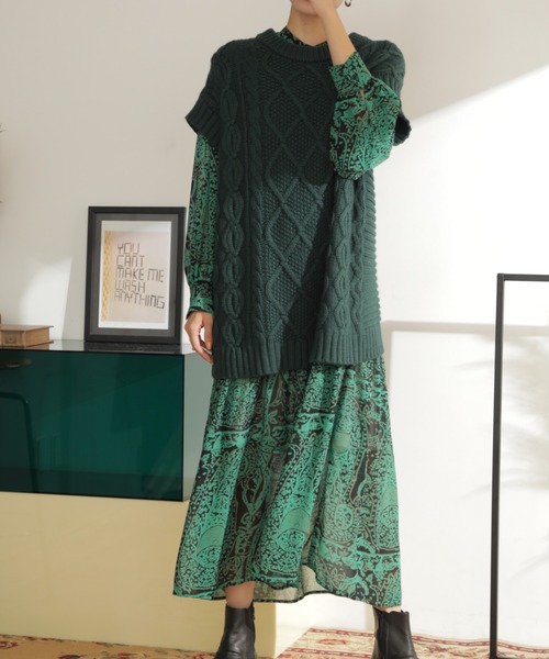 Mirror Mirror on the wall（ミラーミラー）の「(MIRROR MIRROR ON THE WALL)ケーブルニット　ビッグベスト×プリントワンピース 3WAY SET（ワンピース・レディース・グリーン/ホワイト・FREE）」の2枚目の写真