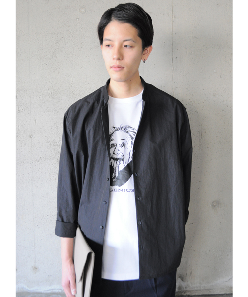 WHO'S WHO gallery(フーズフーギャラリー)の「【GIGGER】ノーカラーシャツ(シャツ/ブラウス・メンズ・ブラック/ネイビー・LARGE/MEDIUM)」の2枚目の写真