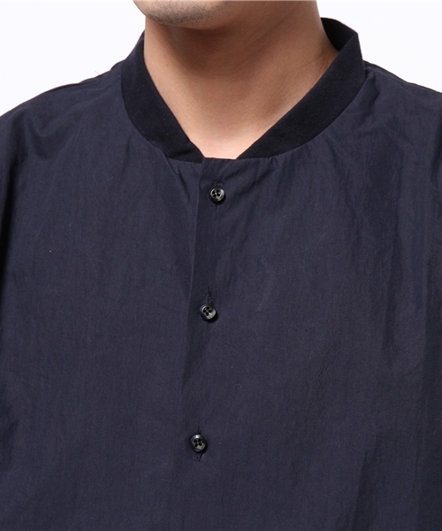 WHO'S WHO gallery(フーズフーギャラリー)の「【GIGGER】ノーカラーシャツ(シャツ/ブラウス・メンズ・ブラック/ネイビー・LARGE/MEDIUM)」の8枚目の写真
