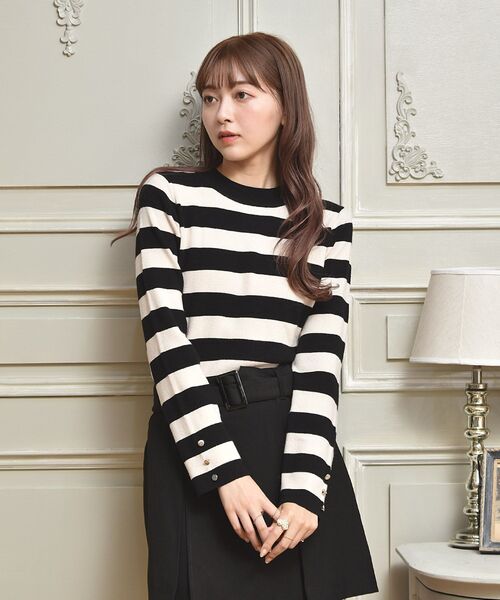 ems excite(エムズエキサイト)の「袖ボタン付長袖ニット(ニット/セーター・レディース・ブラック系その他3/ブルー/ナチュラル/ピンク系その他3・FREE)」の2枚目の写真