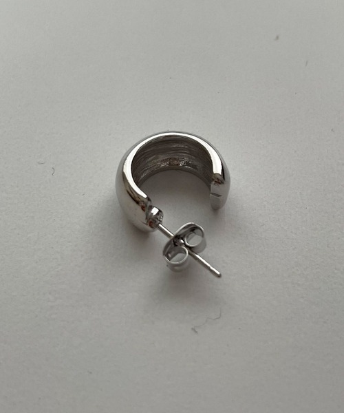 PT（ピーティ）の「Pt(ピーティー) スモールフープワイドピアス（ピアス（両耳用）・レディース・ゴールド/シルバー・ONE SIZE）」の6枚目の写真