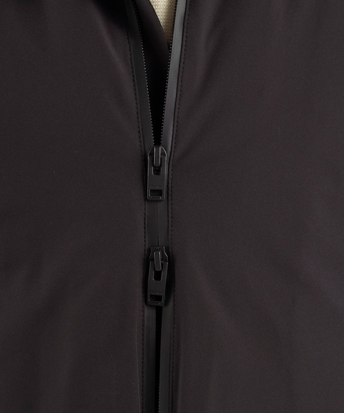 ATTACHMENT（アタッチメント）の「STUDIOUS別注 3LAYER LIGHT TAFFETA FOODED DOWN BLOUSON（ダウンジャケット/コート・メンズ・グレー/ブラック・1/3/2）」の7枚目の写真