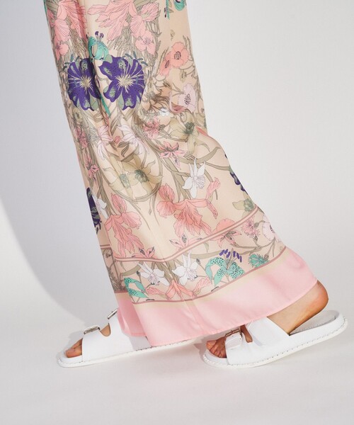 GRACE CONTINENTAL(グレースコンチネンタル)の「パネルフラワープリントパンツ(その他パンツ・レディース・ホワイト・36)」の22枚目の写真
