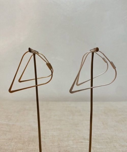 emouv by est(エモーヴバイエスト)の「emouv by est ライトフープピアス(ピアス(両耳用)・レディース・シルバー/ゴールド・FREE)」の6枚目の写真
