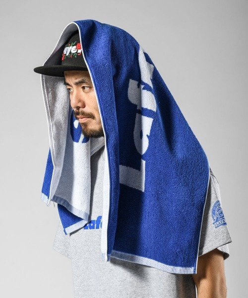 LFYT（エルエフワイティー）の「LFYT ラファイエット [Lafayette] - ロゴ ジャガード タオル 今治産 スポーツタオル [LOGO JACQUARD TOWEL]（タオル・メンズ・ブルー・ONE SIZE）」の3枚目の写真
