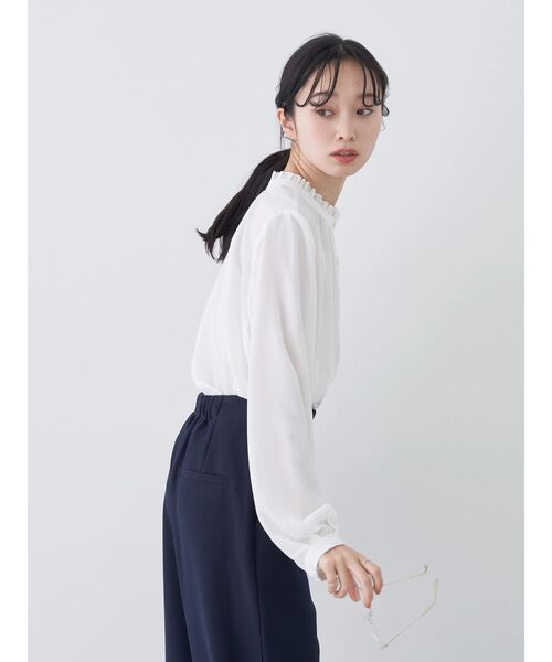 earth music&ecology（アースミュージックアンドエコロジー）の「スタンドフリルブラウス（シャツ/ブラウス・レディース・サックスブルー/オフホワイト/ピンク/ネイビー・FREE）」の12枚目の写真