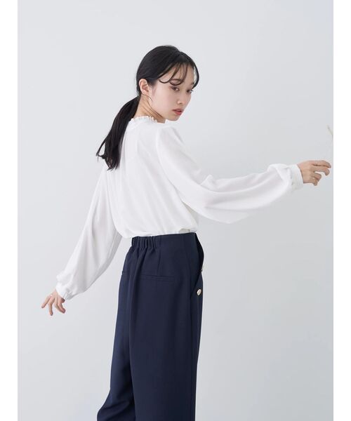 earth music&ecology（アースミュージックアンドエコロジー）の「スタンドフリルブラウス（シャツ/ブラウス・レディース・サックスブルー/オフホワイト/ピンク/ネイビー・FREE）」の11枚目の写真