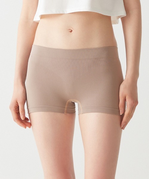 Tuche(トゥシェ)の「Tuche/トゥシェ ヒップの丸みにフィット レギュラーショーツ 3D立体成型(ショーツ・レディース・ブラウン系その他/グリーン系その他/ブラック/ピンク系その他/ベージュ/ライトベージュ/ブラウン系その他2/カーキ/ブルー系その他/ピンク系その他3/グリーン系その他2/ネイビー/ピンク系その他5/ピンク系その他4/ブルー系その他2/ピンク系その他2/ライム・MEDIUM/X-LARGE/LARGE)」の3枚目の写真