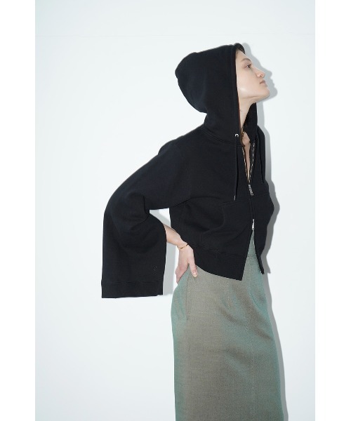 新品未使用！C SLIT SLEEVE COMPACT ZIPUPHOODIE CLANE（クラネ）の「CLANE/クラネ/C SLIT SLEEVE COMPACT ZIP UP