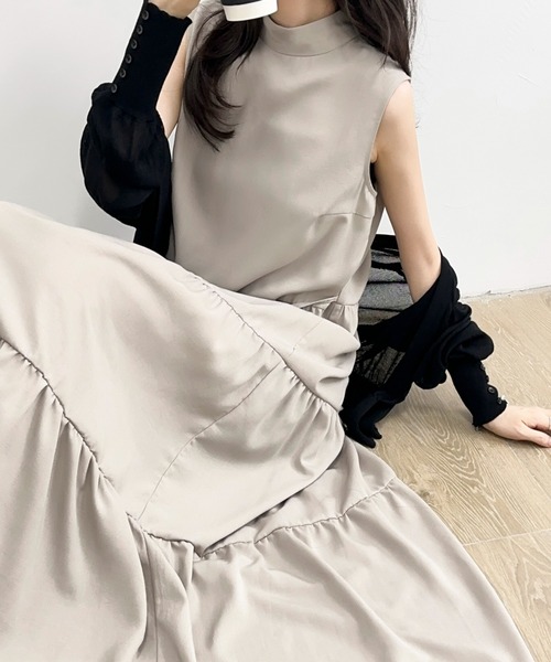 ECLIN(エクラン)の「前後2wayティアードマキシ丈ハイネックロングワンピース(ワンピース・レディース・ブラック/グレイッシュベージュ/グリーン・M/L)」の1枚目の写真