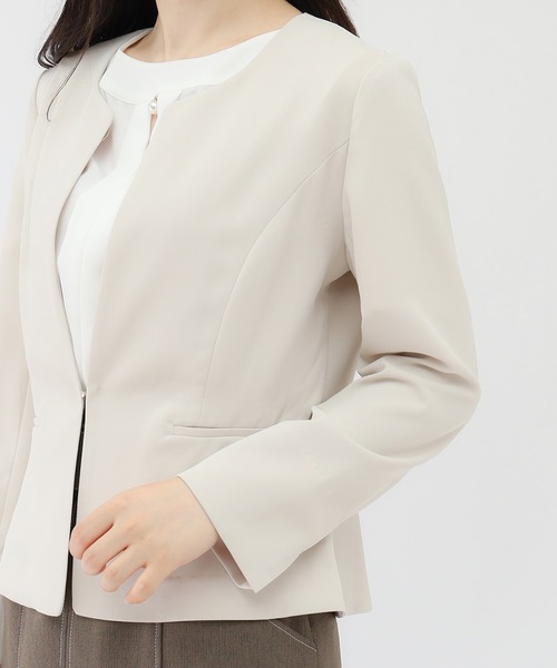 TRUDEA(トルディア)の「ツイルキーネックペプラムフレアージャケット(ノーカラージャケット・レディース・ブラック/ベージュ・MEDIUM/SMALL)」の17枚目の写真