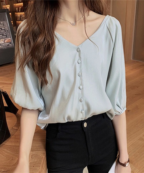 【美品】mano akiko　くるみボタンのブラウス 美品mano akiko くるみボタンのブラウス