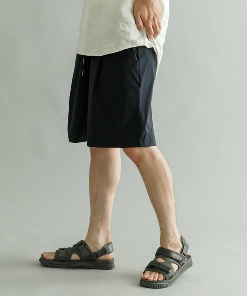 URBAN RESEARCH(アーバンリサーチ)の「『UR TECH MoLight』『撥水/UVカット』SHORTS(その他パンツ・メンズ・チャコールグレー/カーキ/ブラック/ネイビー・LARGE/MEDIUM)」の4枚目の写真