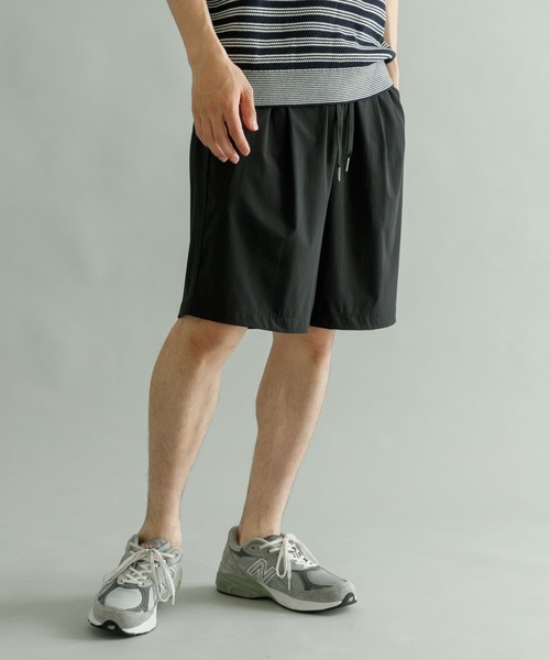 URBAN RESEARCH(アーバンリサーチ)の「『UR TECH MoLight』『撥水/UVカット』SHORTS(その他パンツ・メンズ・チャコールグレー/カーキ/ブラック/ネイビー・LARGE/MEDIUM)」の2枚目の写真