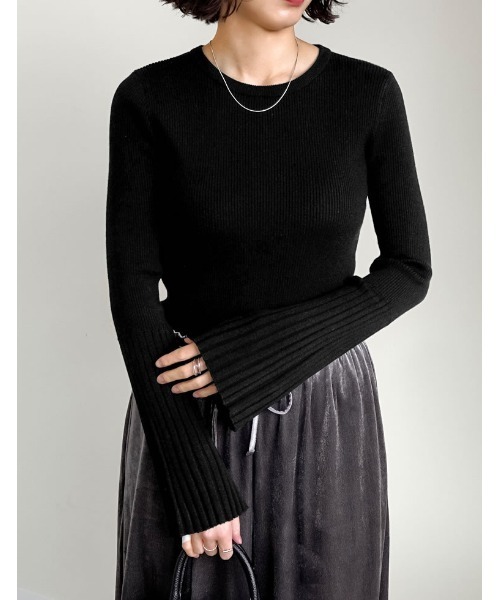 Re:EDIT（リエディ）の「[新色追加][販売枚数1.8万枚突破]選べる2TYPE配色or無地フレアスリーブリブニットトップス（ニット/セーター・レディース・ホワイト×ブラック/ブラック×ホワイト/ブラック系その他/ブラック/ホワイト/レッド系その他/ブルー系その他2/ホワイト系2/オレンジ系その他/ブルー系1/ブルー系その他/ブラック系その他2/オレンジ系その他2/ブラック系2/ブラック系/ホワイト系/レッド系その他2/ブルー系/レッド系その他3/レッド系その他4/ピンク系その他/パープル系その他/パープル系その他2/ピンク系その他2・LARGE/MEDIUM）」の9枚目の写真