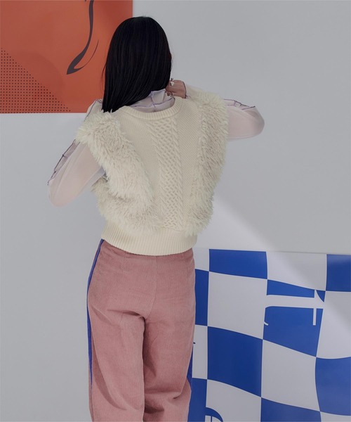 miette(ミエット)の「ケーブルファーショートベスト(ベスト・レディース・アイボリー/ブラック/ピンク/グリーン・FREE)」の8枚目の写真