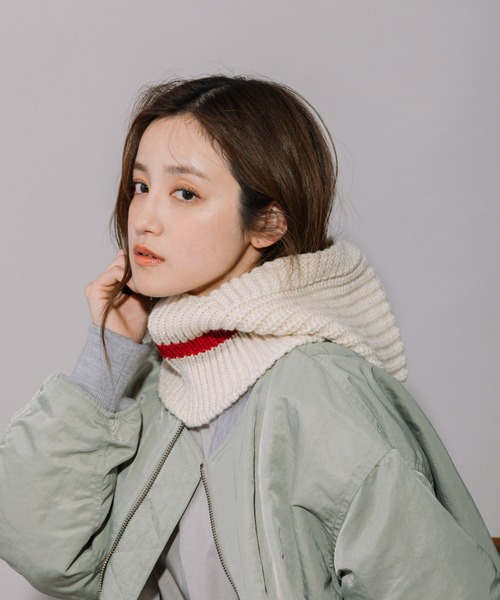 Munich(ミューニック)の「ライン入りアクリルニットバラクラバ(ネックウォーマー/スヌード・レディース・ベージュ/アイボリー/ブラック/ブラウン・FREE)」の5枚目の写真