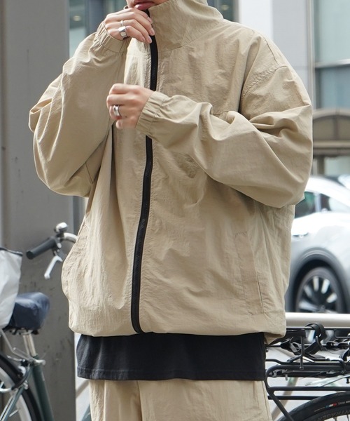 ILL'S（イルズ）の「ZOZO限定展開【セットアップ対応】スタンドネック ダブルジップ ビッグシルエット ナイロンブルゾン 【ILL'S】（ナイロンジャケット・メンズ・ブラック/ベージュ・L/M）」の20枚目の写真