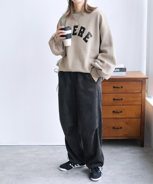 reca(レカ)の「裏起毛ボリューム袖ロゴスウェット(スウェット・レディース・オートミール/ブラック/チャコールグレー/グレー系その他/グレイッシュベージュ/トップグレー/ベージュ系その他・FREE)」の22枚目の写真