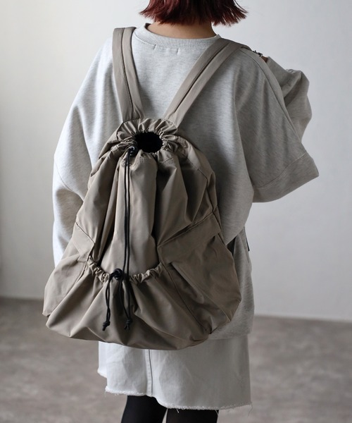 GUSCIO（グッシオ）の「【グッシオベーシック】ドローストリングバックパック（バックパック/リュック・レディース・アイボリー/カーキ/ブラック/グレイッシュベージュ・FREE）」の22枚目の写真