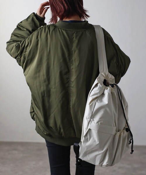 GUSCIO（グッシオ）の「【グッシオベーシック】ドローストリングバックパック（バックパック/リュック・レディース・アイボリー/カーキ/ブラック/グレイッシュベージュ・FREE）」の15枚目の写真