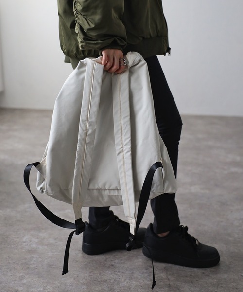 GUSCIO（グッシオ）の「【グッシオベーシック】ドローストリングバックパック（バックパック/リュック・レディース・アイボリー/カーキ/ブラック/グレイッシュベージュ・FREE）」の16枚目の写真