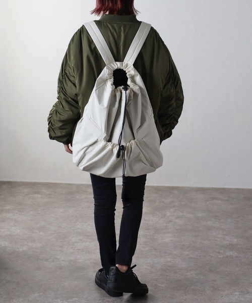GUSCIO（グッシオ）の「【グッシオベーシック】ドローストリングバックパック（バックパック/リュック・レディース・アイボリー/カーキ/ブラック/グレイッシュベージュ・FREE）」の17枚目の写真