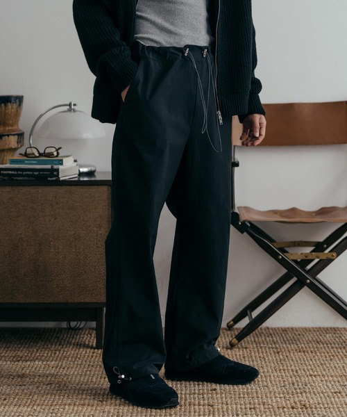 euan.（ユアン）の「euan.ワイドストレートナイロンパンツ（その他パンツ・メンズ・ブラック/チャコール・M/L）」の4枚目の写真