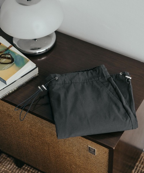 euan.（ユアン）の「euan.ワイドストレートナイロンパンツ（その他パンツ・メンズ・ブラック/チャコール・M/L）」の15枚目の写真