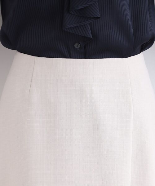 INDIVI（インディヴィ）の「◆【洗える／SEUP可能】巻き風デザインセミAラインスカート（スーツスカート・レディース・ナチュラル/ダークグレー/ネイビー・40/13/36/03/19/05/38/15 ）」の11枚目の写真