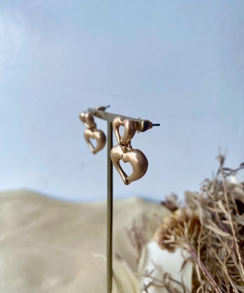 emouv by est（エモーヴバイエスト）の「emouv by est ダブルハートピアス（ピアス（両耳用）・レディース・ゴールド/シルバー・FREE）」の7枚目の写真