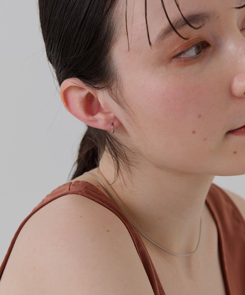 Phoebe（フィービィー）の「【シリーズ累計販売　10,000点突破！】【金属アレルギー対応】ミニフープピアス/サージカルステンレス/ジェンダーレス（ピアス（両耳用）・レディース・シルバー/イエローゴールド/ピンクゴールド・FREE）」の6枚目の写真