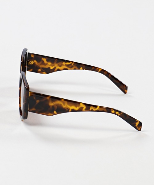 SPINNS（スピンズ）の「バタフライサングラス（サングラス・メンズ・ブラック/ブラウン系その他・ONESIZE）」の6枚目の写真