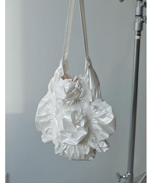 Re:EDIT(リエディ)の「シャーリングメタリックトートバッグ(トートバッグ・レディース・ホワイト/ゴールド/シルバー/ブラック・FREE)」の2枚目の写真