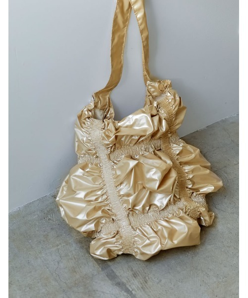 Re:EDIT(リエディ)の「シャーリングメタリックトートバッグ(トートバッグ・レディース・ホワイト/ゴールド/シルバー/ブラック・FREE)」の4枚目の写真